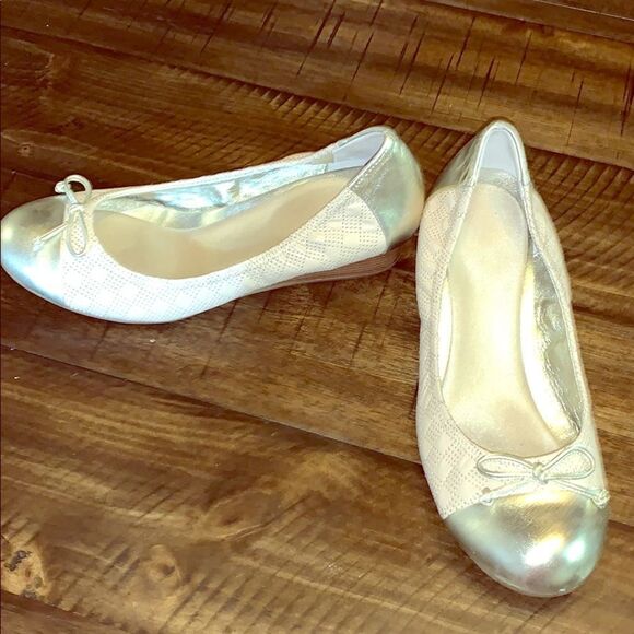 Cole Hann gold flats  - Picture 1 of 6